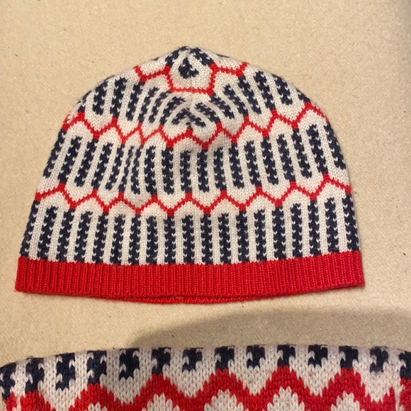 J. Crew knit Tuque & Scarf Set -Unisex - Picture 8 of 13